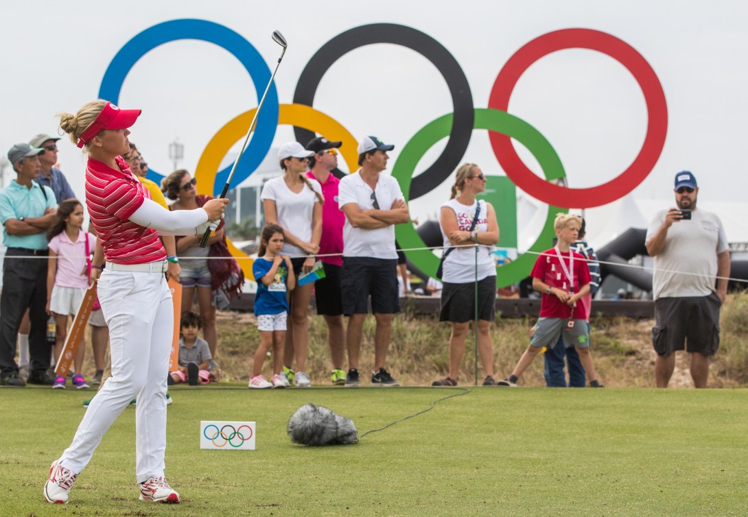 Brooke Henderson tees off in front of Olympic rings 