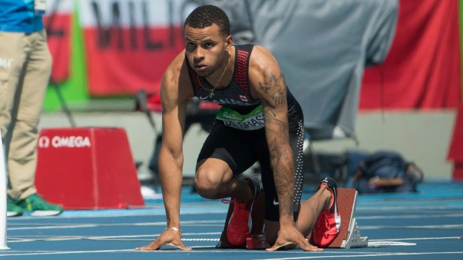 Andre De Grasse in start blocks
