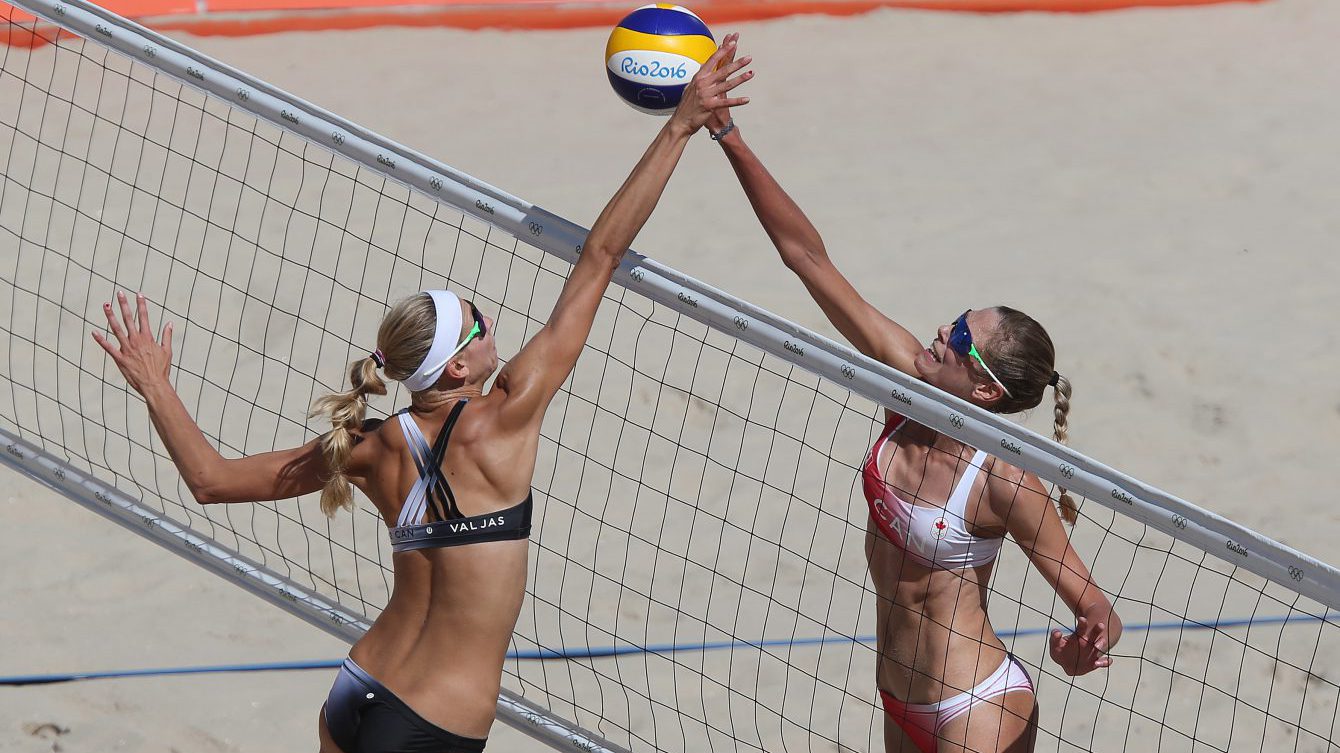 Kristina Valjas and Sarah Pavan in action at the Rio 2016 beach volleyball tournament / Photo via FIVB