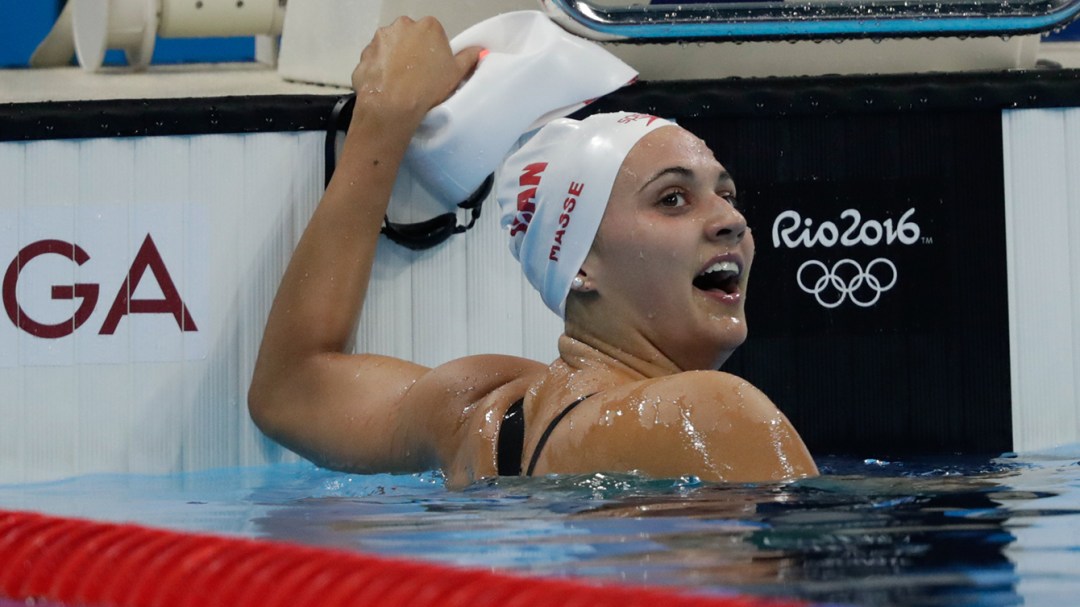 Kylie Masse looks at the scoreboard while in the pool