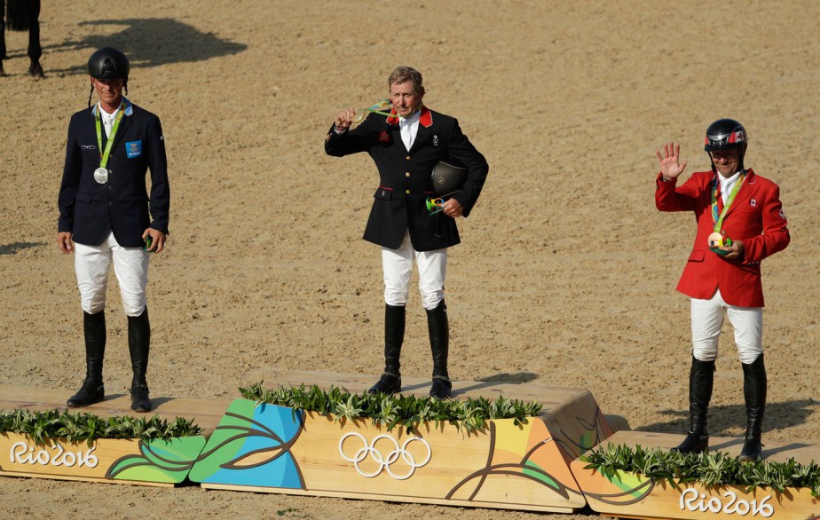 Eric Lamaze (right) accepts his Olympic medal in Rio de Janeiro on August 19, 2016.