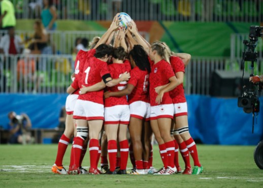 Rugby_final_MarkBlinchPhoto-88 Canada's Women's Rugby Sevens team before their bronze medal match against Great Britain on August 8, 2016 (photo/ Mark Blinch)