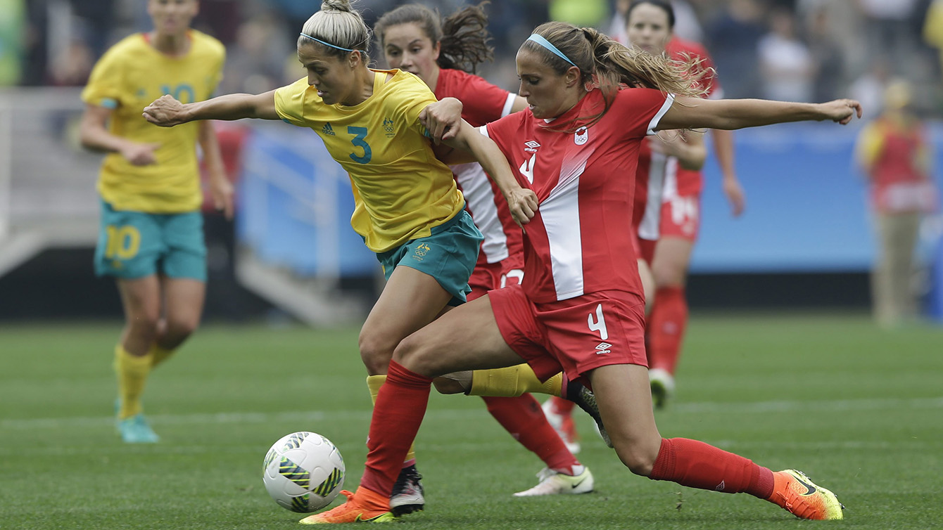 Australia's Katrina Gorry, left, fights for the ball with Canada's Shelina Zadorsky during the 2016 Summer Olympics football match at the Arena Corinthians in Sao Paulo, Brazil, Wednesday, Aug. 3, 2016. (AP Photo/Nelson Antoine)