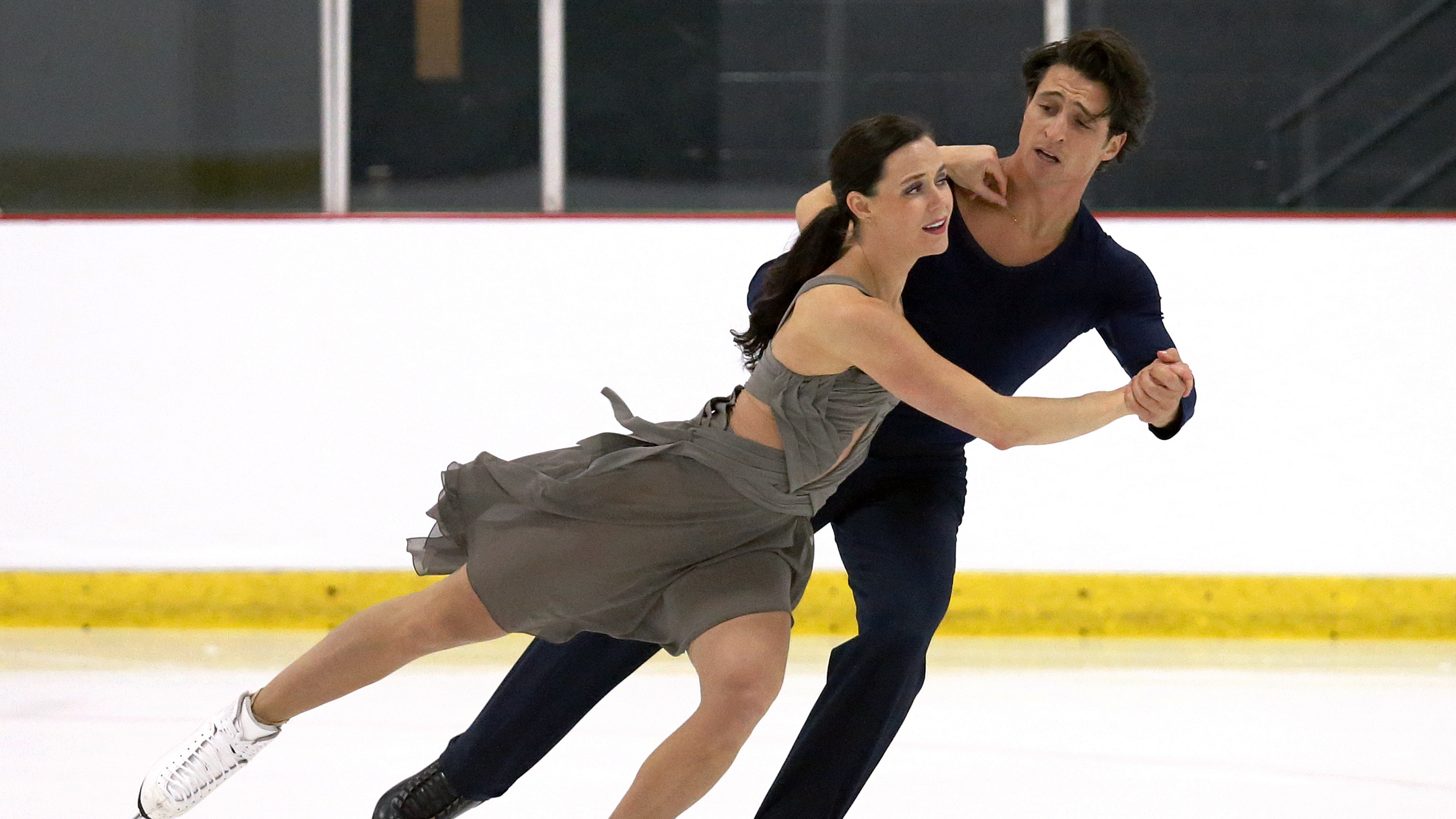 Tessa Virtue and Scott Moir compete in the free dance at the Autumn Classic International on October 1, 2016 (Photo: Greg Kolz)