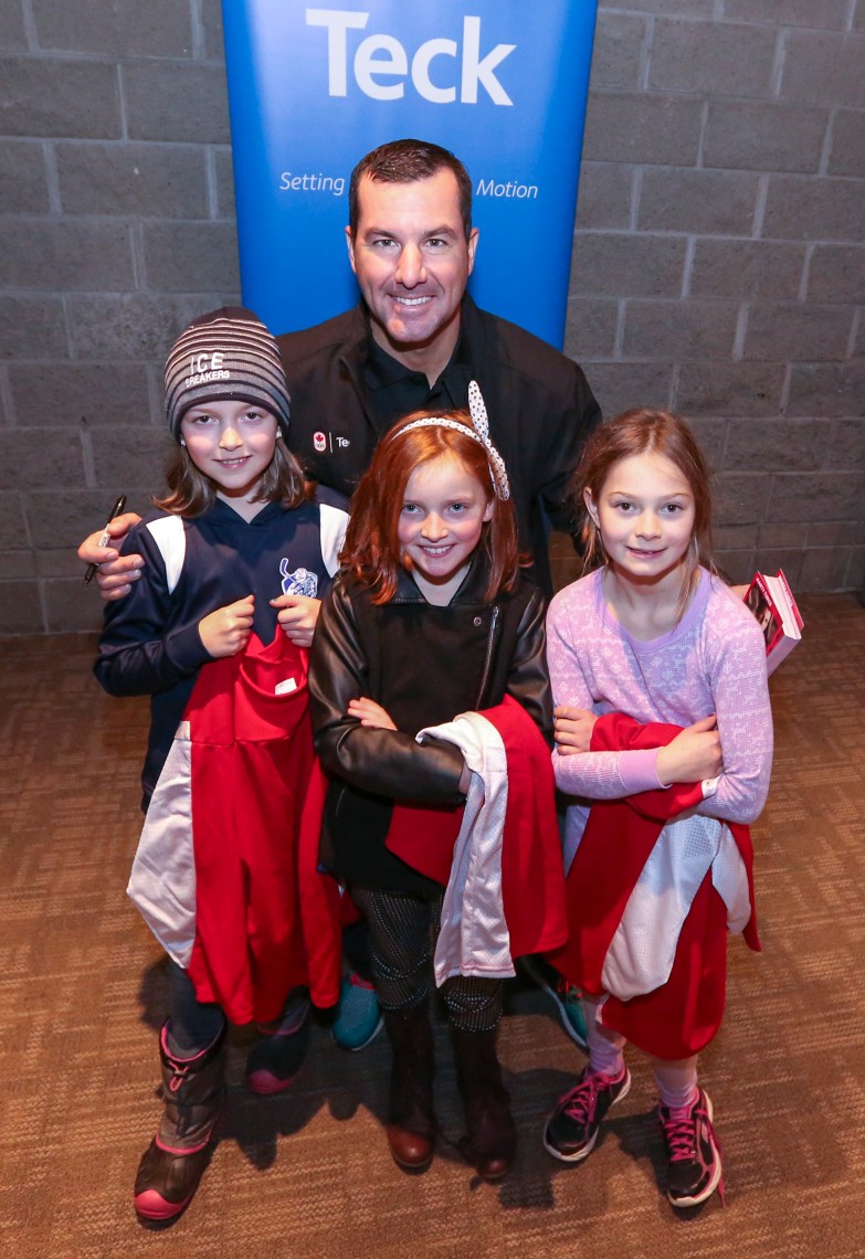 Marty Turco meets young fans at the Teck Coaching Series in Kamloops, BC on December 3, 2016 (photo: Allen Douglas)