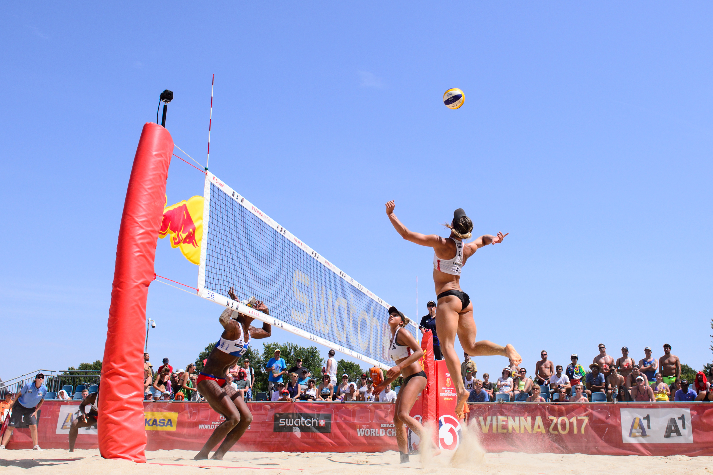 Canadians continue success at FIVB Beach Volleyball World Championships