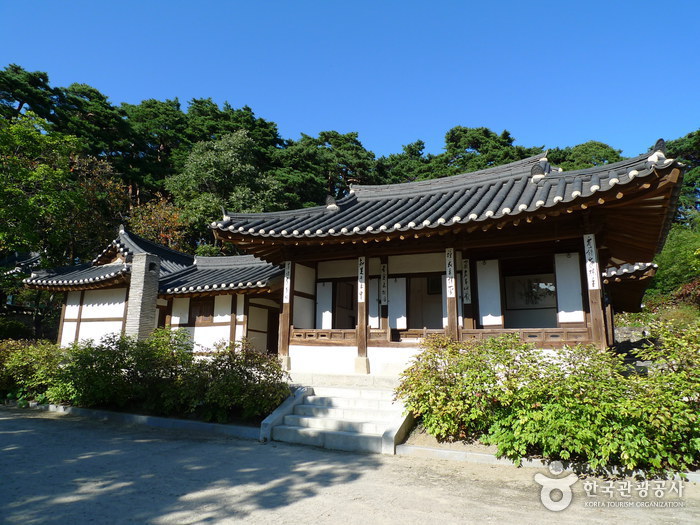 Team Canada - Korea 101 Tourism Ojukheon House