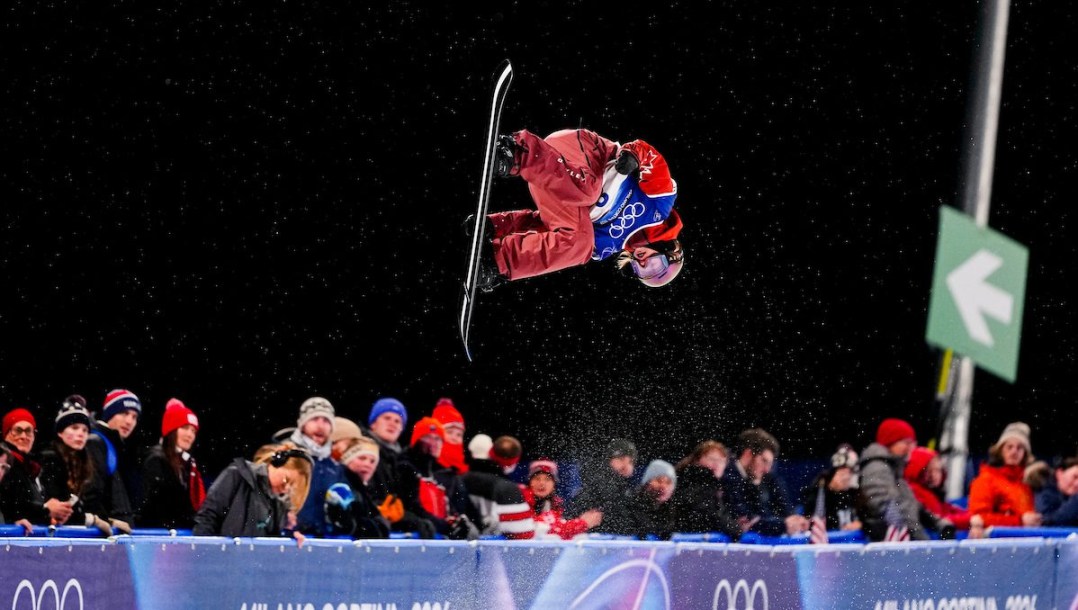 Elizabeth Hosking competes in snowboard.