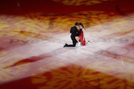 Pyeongchang Olympics Figure Skating Gala Tessa Virtue and Scott Moir of Canada perform during the figure skating exhibition gala in the Gangneung Ice Arena at the 2018 Winter Olympics in Gangneung, South Korea, Sunday, Feb. 25, 2018. (AP Photo/Felipe Dana)