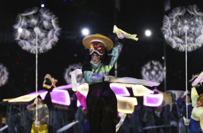APTOPIX Pyeongchang Olympics Closing Ceremony Performers participate in the closing ceremony of the 2018 Winter Olympics in Pyeongchang, South Korea, Sunday, Feb. 25, 2018. (AP Photo/Natacha Pisarenko)