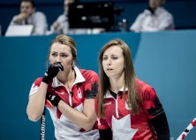Rachel Homan and Emma Miskew discuss a shot