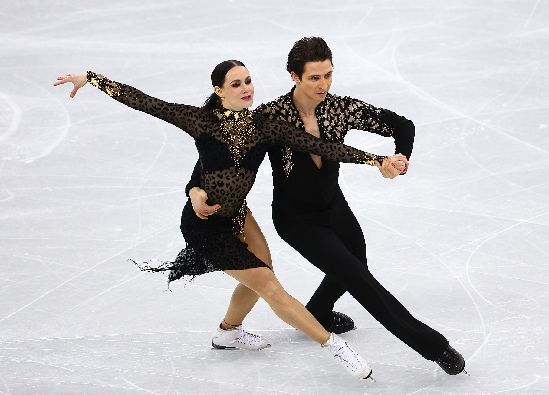 Virtue & Moir lead with world record short dance - Team Canada - Official  Olympic Team Website