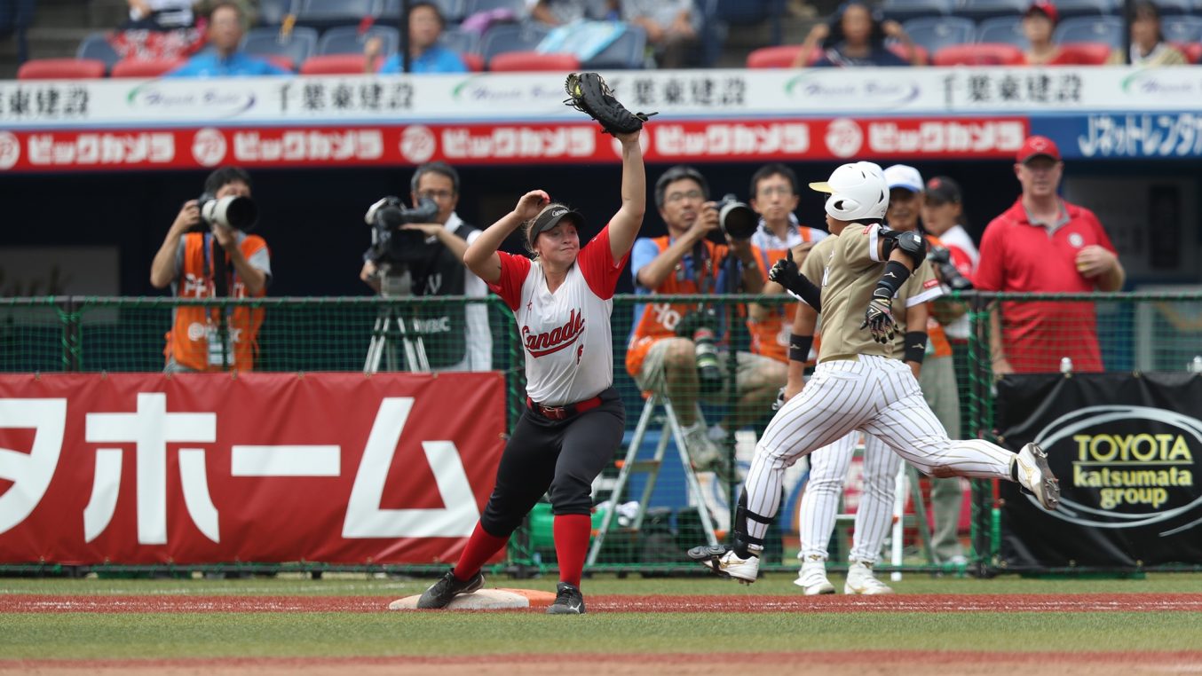 Canadian women win bronze at the World Softball Championship Team