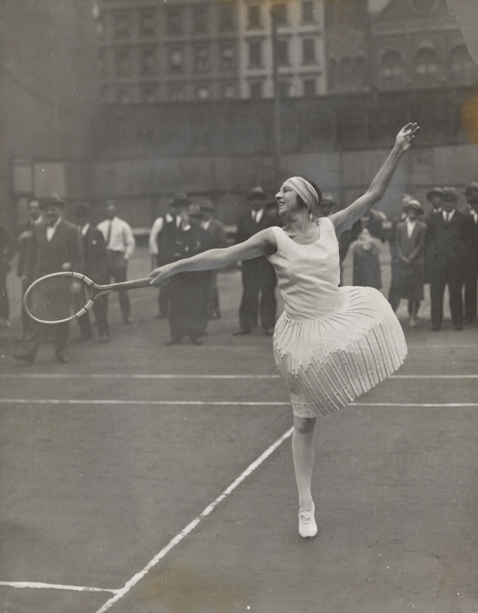 Suzanne Lenglen posing