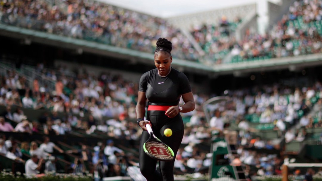 Serena Williams bounces ball