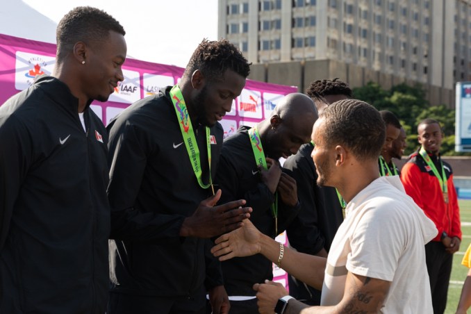Jerome Blake receives his medal for the 4x100m relay at the NACAC Championship in 2018.