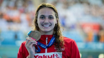 Kylie Masse holds her 200m backstroke bronze from the 2019 FINA World Championships