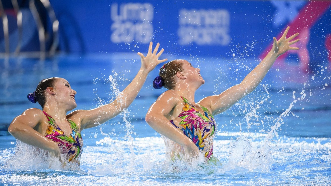 Jacqueline Simoneau and Claudia Holzner compete in the duet free routine at Lima 2019