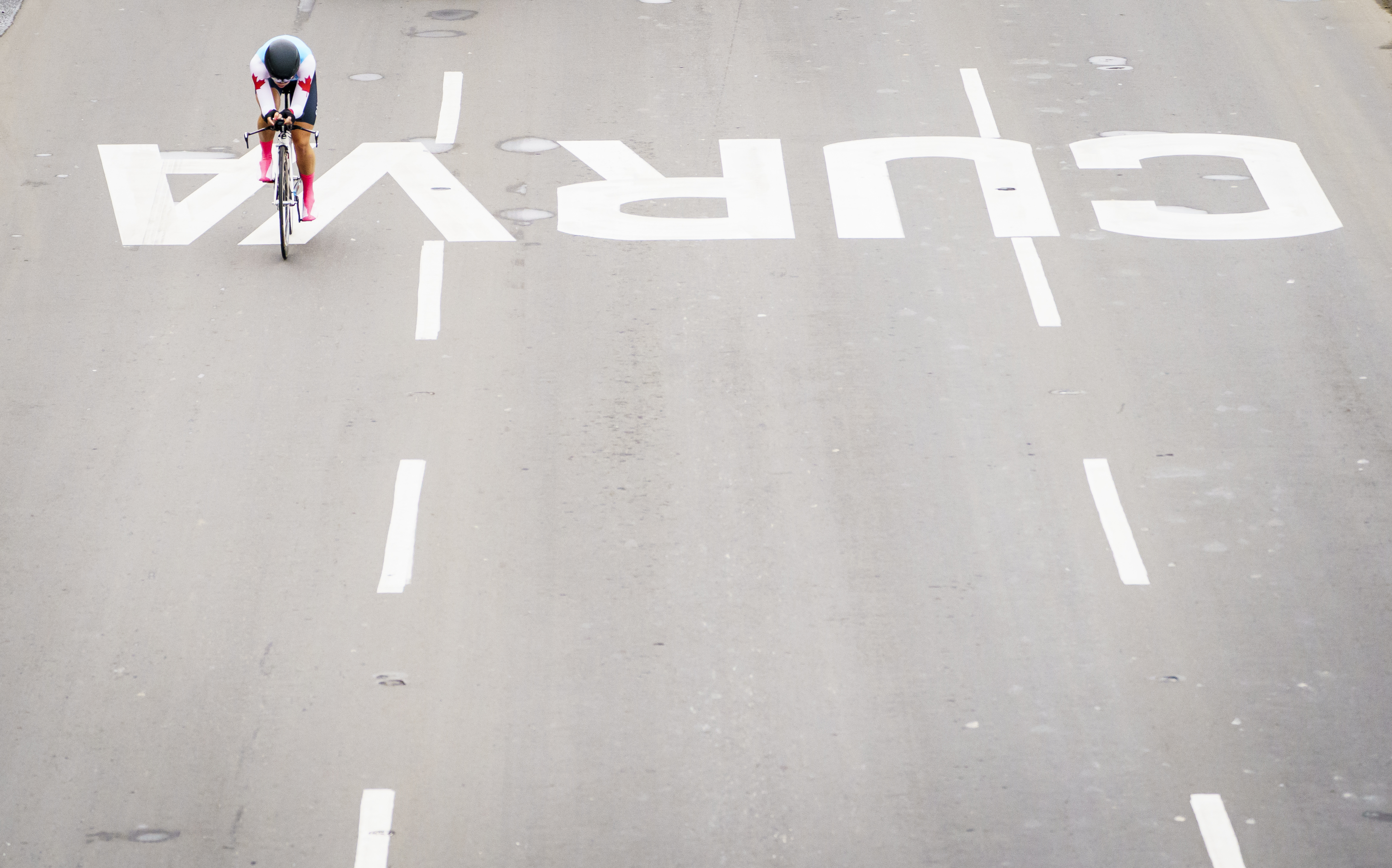 Miriam Brouwer biking