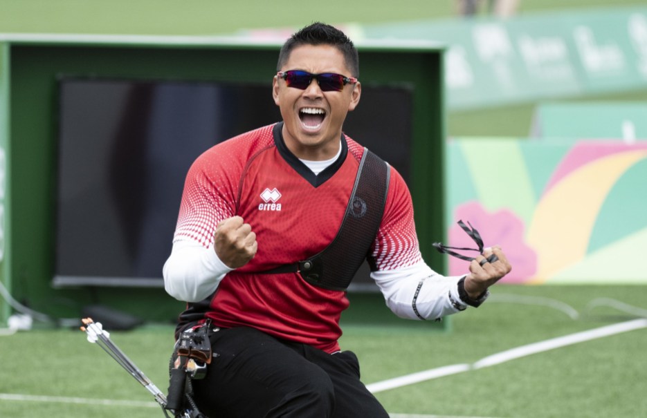 team-canada-archery crispin celebrates on the field