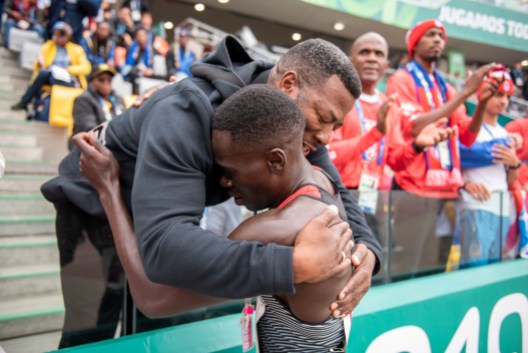 team-canada-athletics Marco Arop hugs his coach