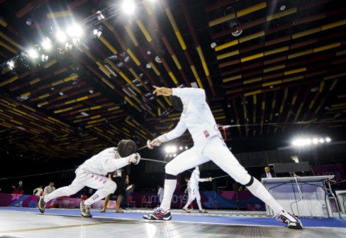 team-canada-lima-fencing two fencers