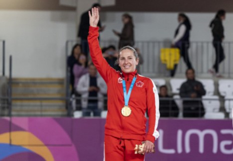 team-canada-samantha-smith athlete raises her hand to acknowledge the crowd