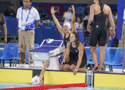 team-canada-swimming-relay-lima four swimmers celebrate