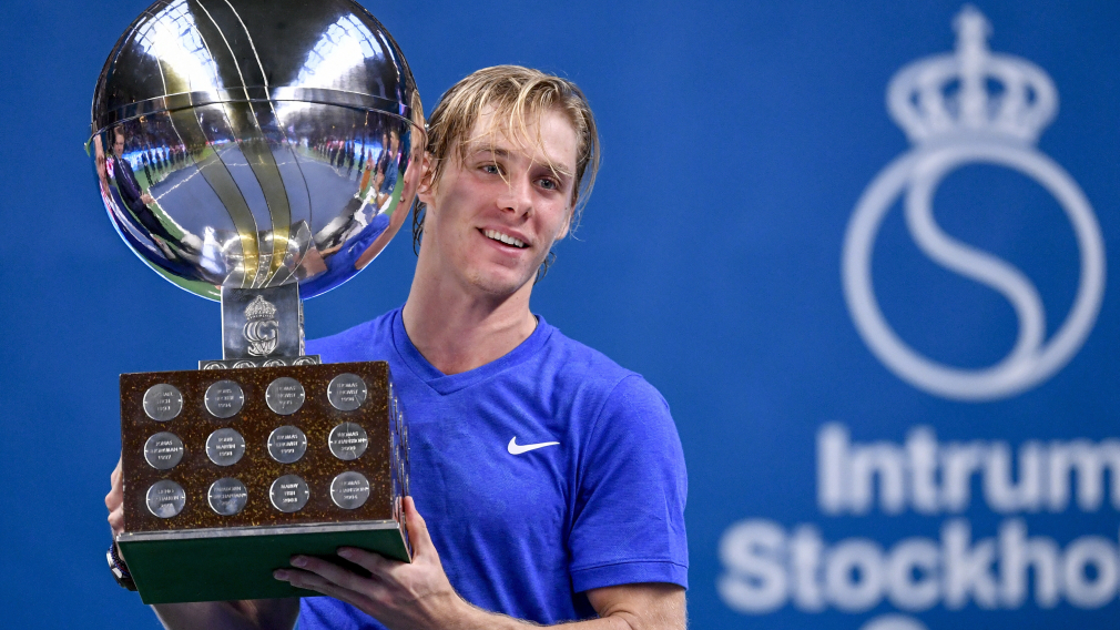 Denis Shapovalov holds the Stockholm Trophy up.