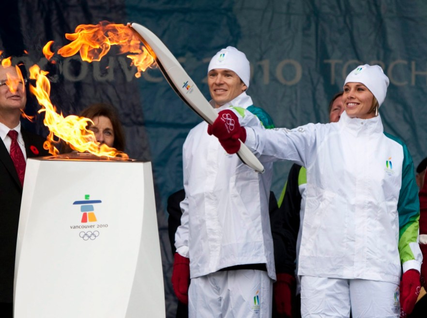 Catriona Le May Doan, Simon Whitfield Two torchbearers light their torch from a cauldron