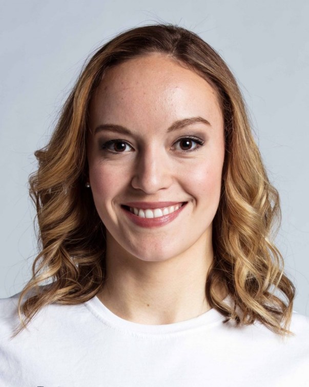 Claudia Holzner headshot