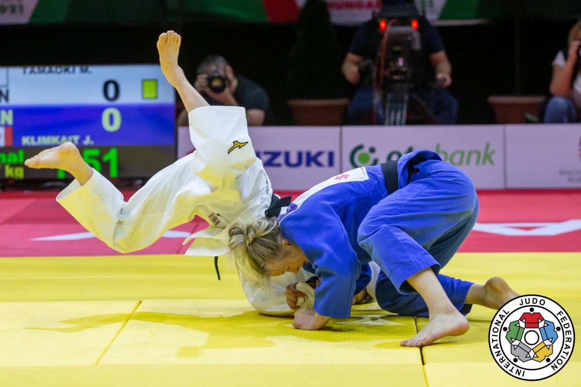 Two judokas in the middle of a match
