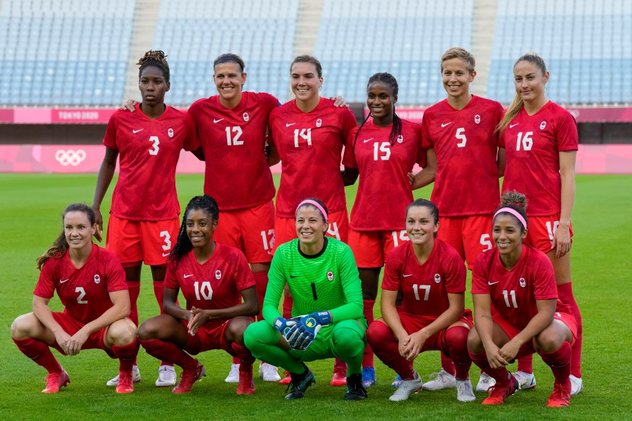 The Canadian women's soccer team lined up for a pre-game photo