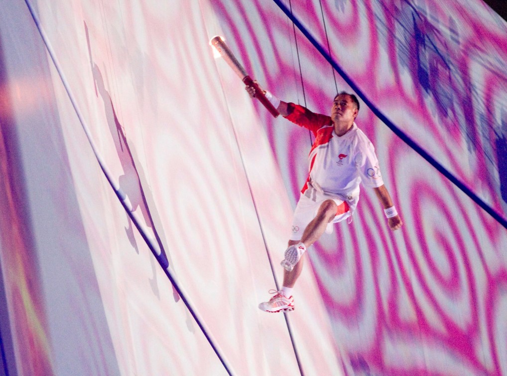 Li Ning with Olympic torch 