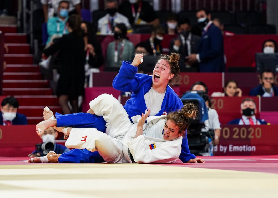 Christine Beauchemin-Pinard celebrates her bronze medal victory