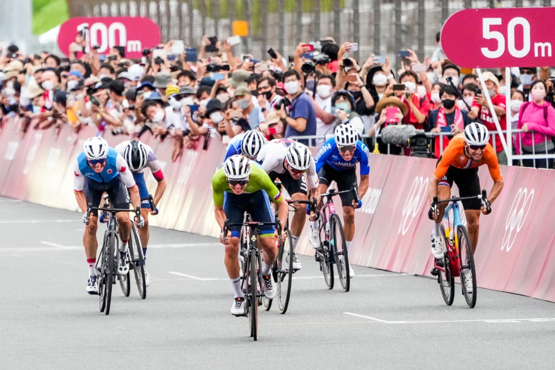 Michael Woods sprints for finish in road cycling race 