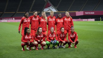 Canada women's soccer team poses for photo pre game
