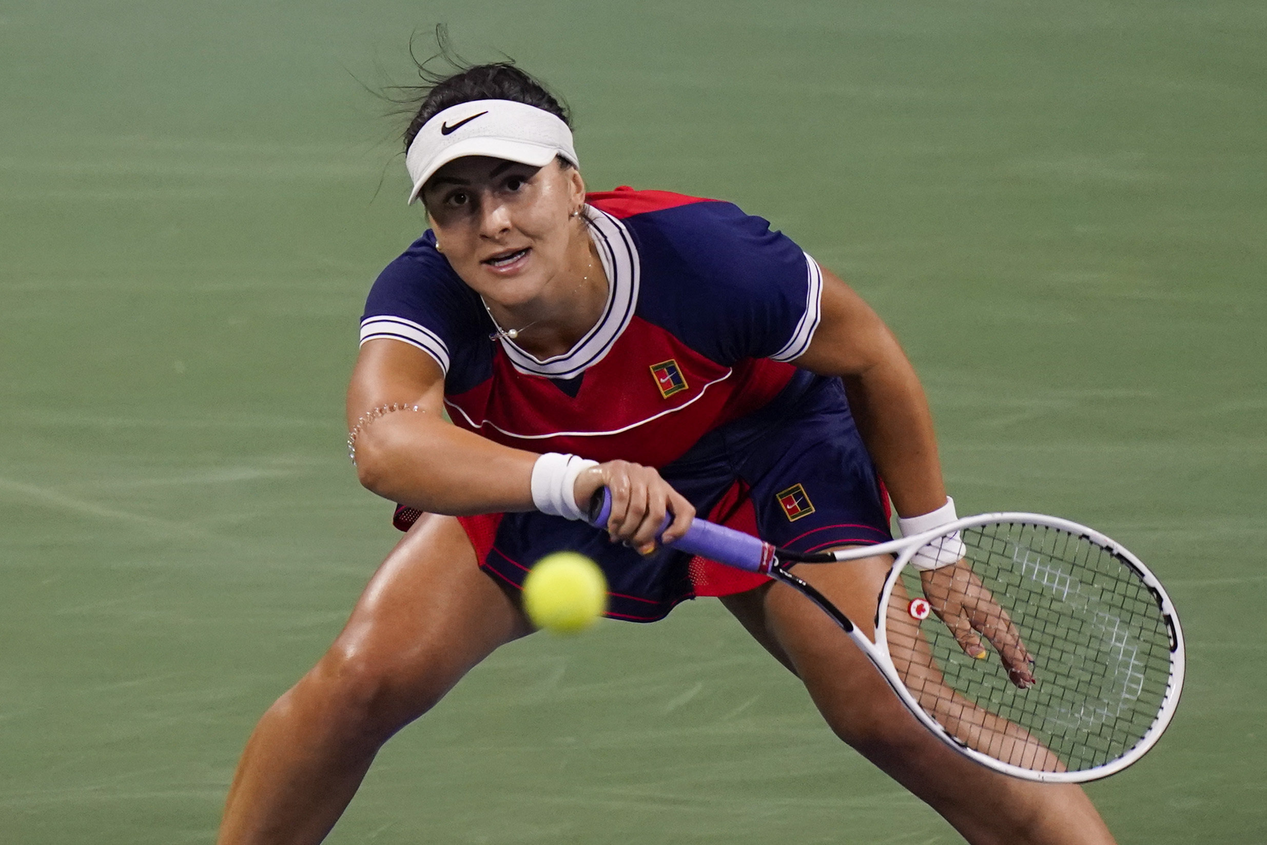 The Ultimate Fan Prize: A Date With Leylah Fernandez In Montreal! - 74s25nr