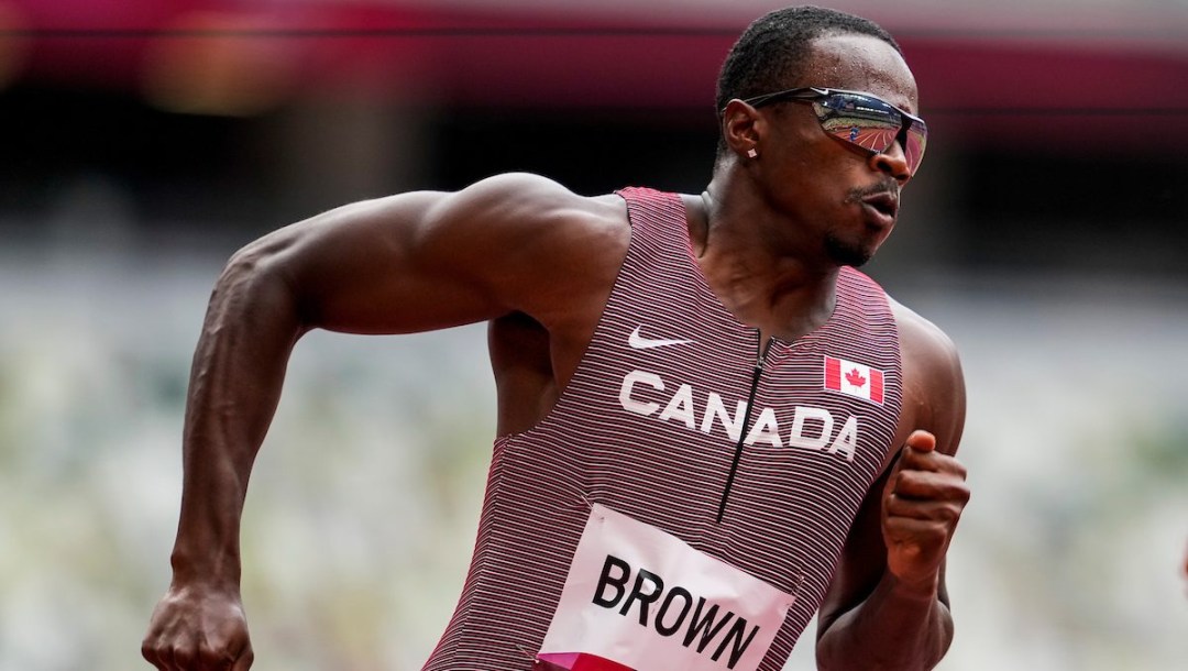 Aaron Brown competes in the men's 200-metre qualifying round.