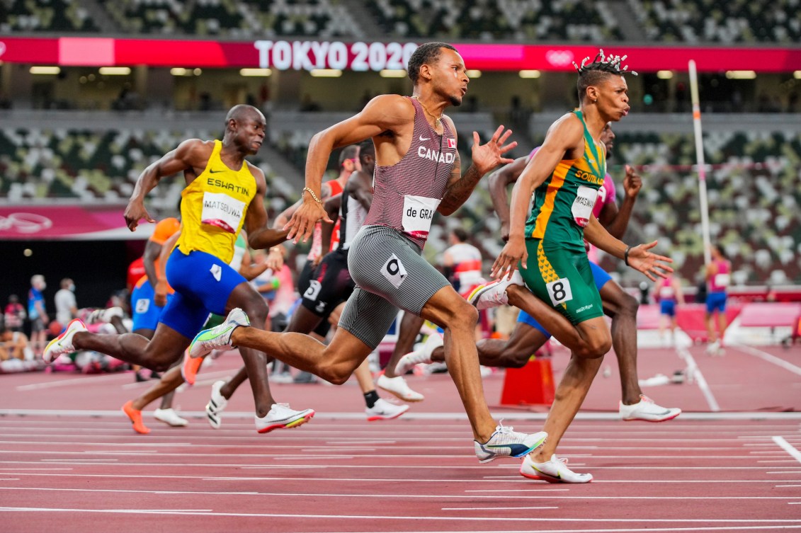 Andre De Grasse runs in the 200m