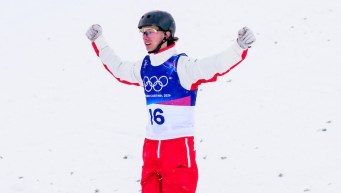 Émile Nadeau competes in freestyle skiing.