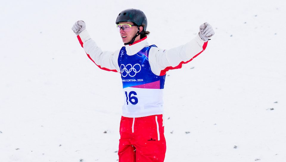 Émile Nadeau competes in freestyle skiing.