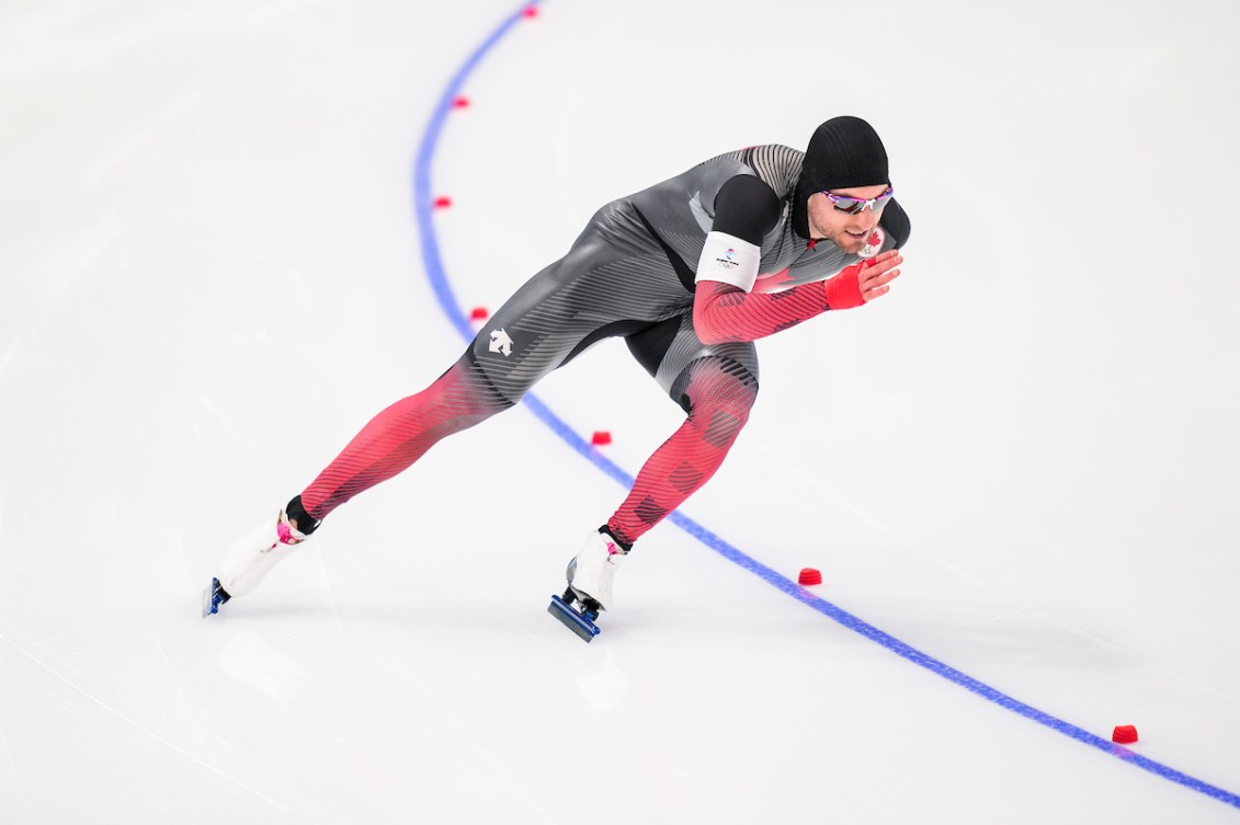 Laurent Dubreuil skates in the 500m