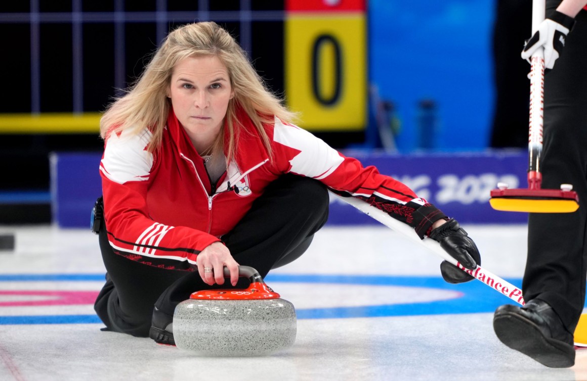 Jennifer Jones delivers a stone
