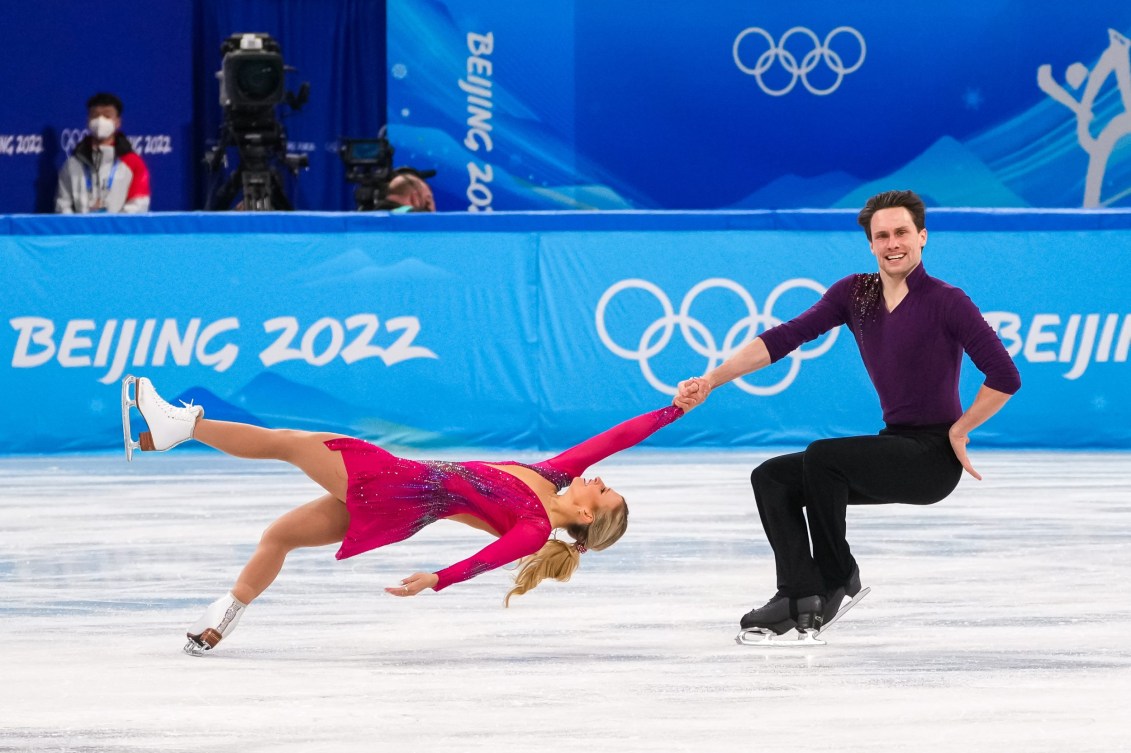 Kirsten Moore-Towers and Michael Marinaro perform a death spiral