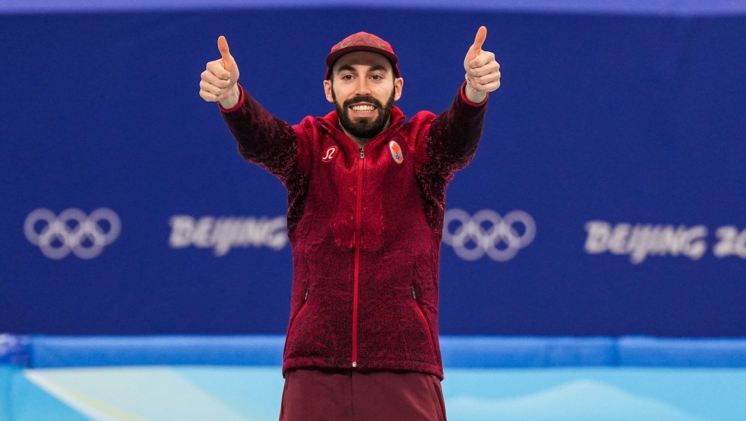 Steven Dubois gives two thumbs up on the podium