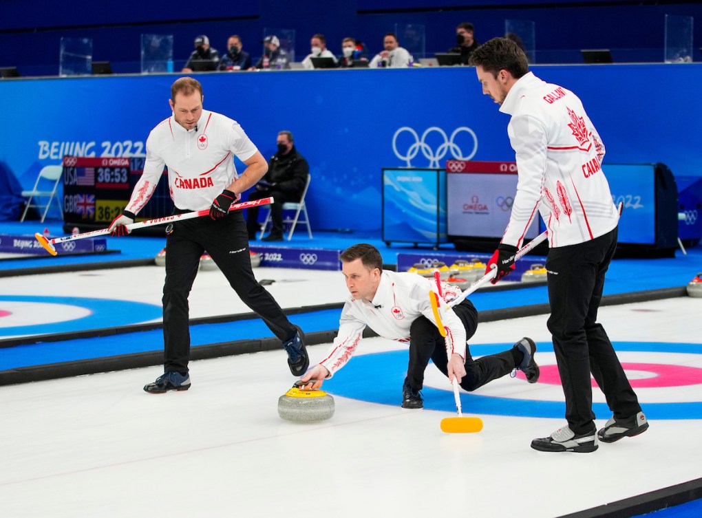 Brad Gushue throws a rock