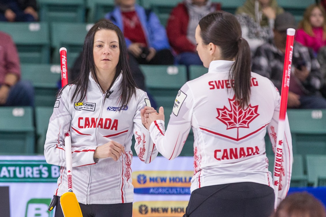 Kerri Einarson and Val Sweeting bump fists