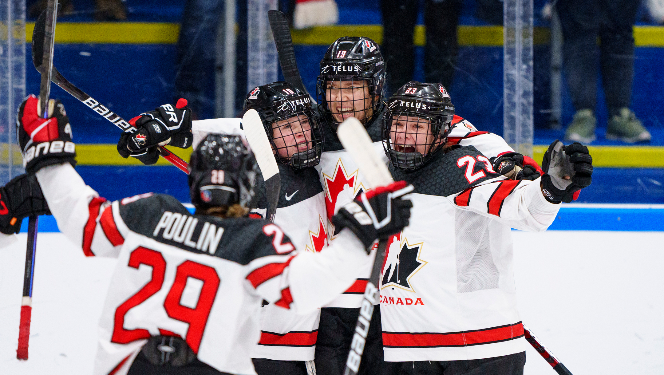 Team Canada wins gold at womens hockey world championship - Team Canada