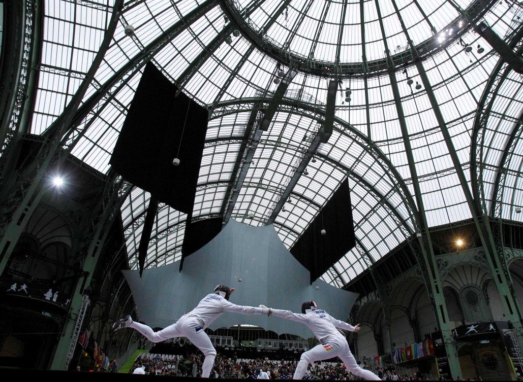 Fencers under the windows of the Grand Palais